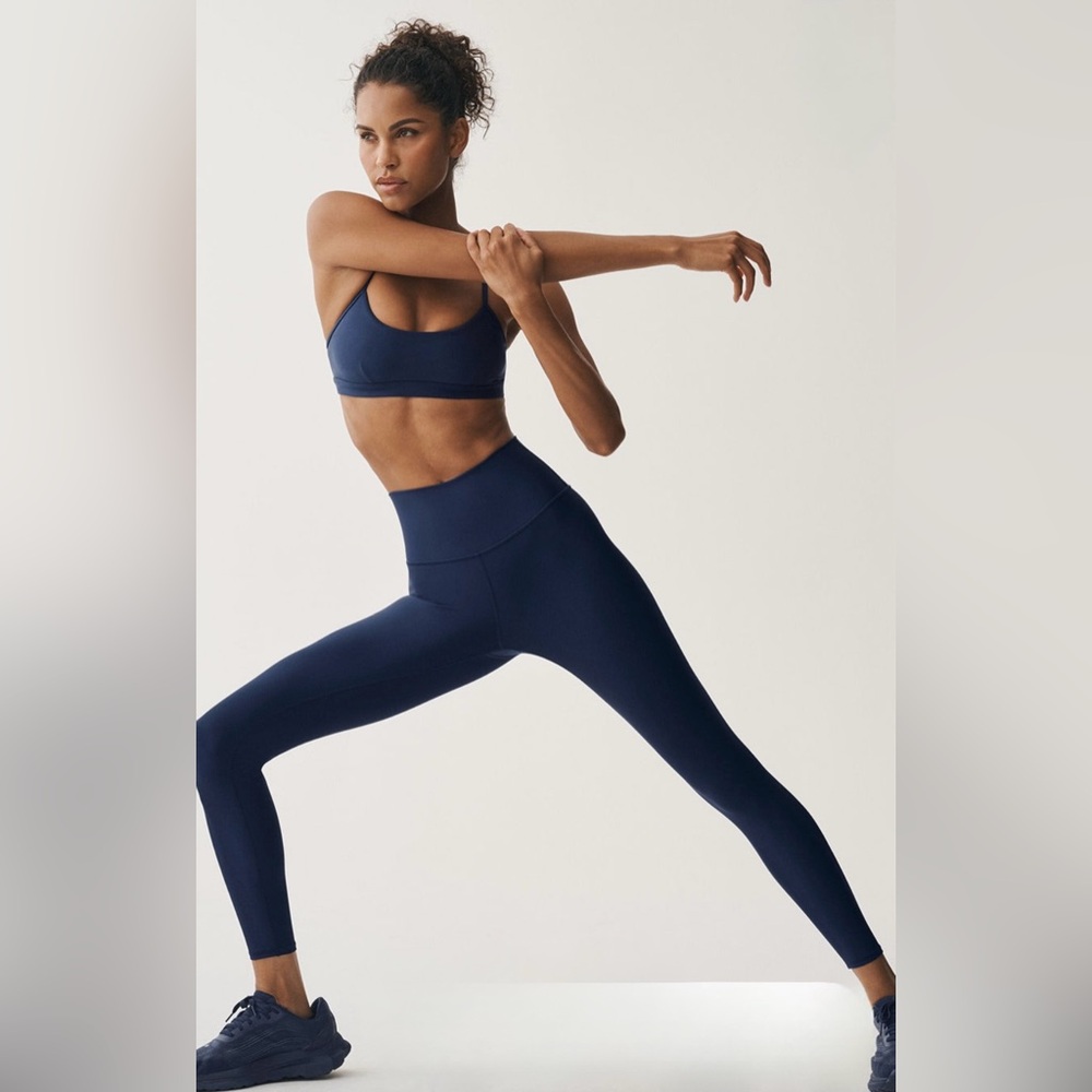 ALO yoga - 7/8 High-Waist Airlift Leggings in Navy.  Size L